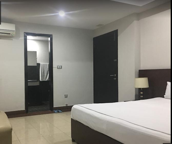 Hotel Multan Continental Экстерьер фото