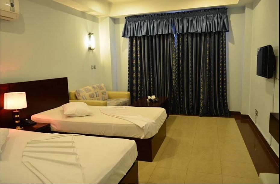 Hotel Multan Continental Экстерьер фото