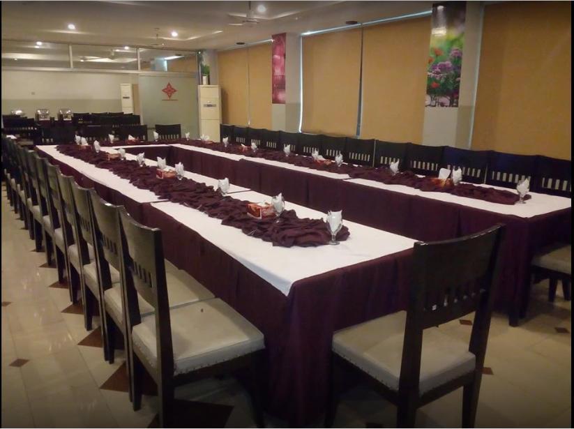 Hotel Multan Continental Экстерьер фото