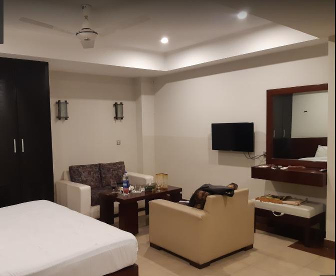 Hotel Multan Continental Экстерьер фото